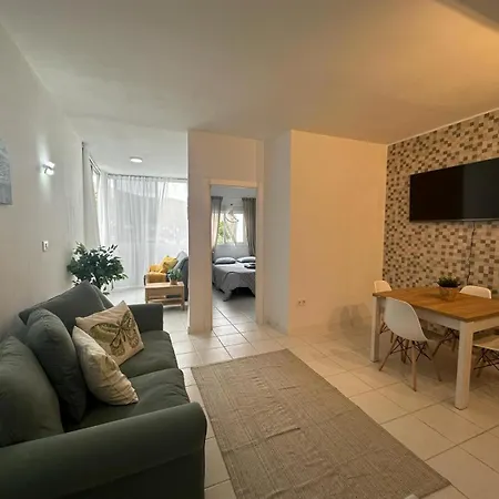 Liwia Beautiful In The First Oceanline In Cristianos. Apartmán